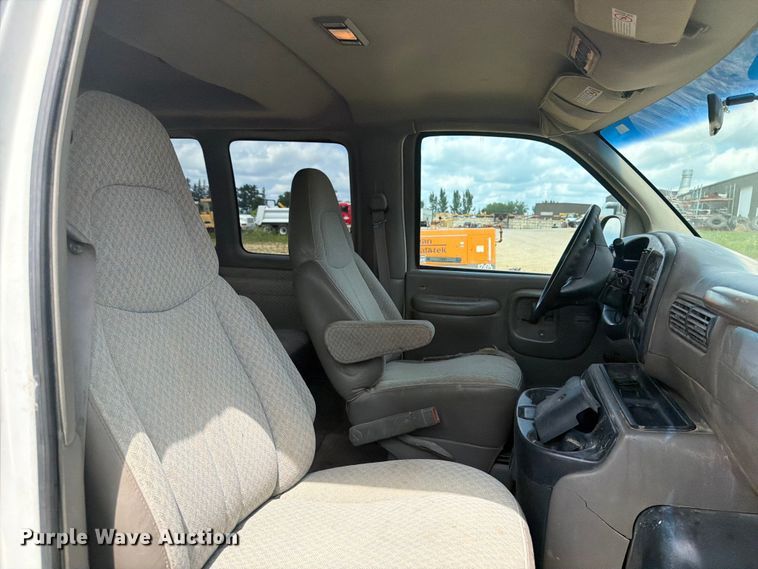 image for item FB5911 1999 Chevrolet Express 3500 van