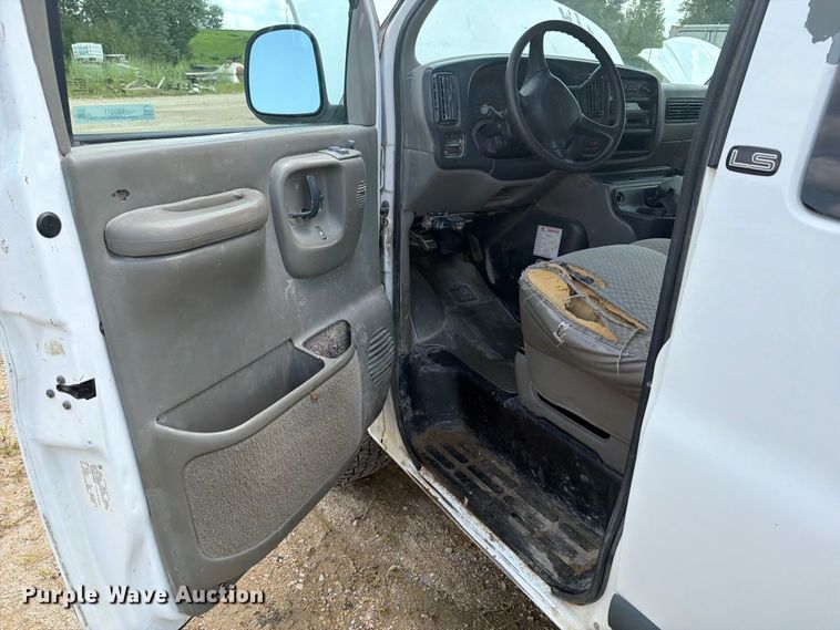 image for item FB5911 1999 Chevrolet Express 3500 van
