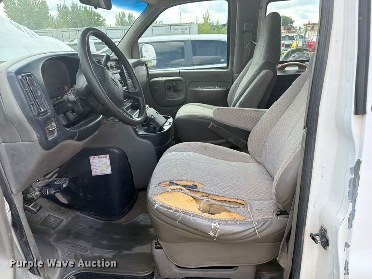image for item FB5911 1999 Chevrolet Express 3500 van