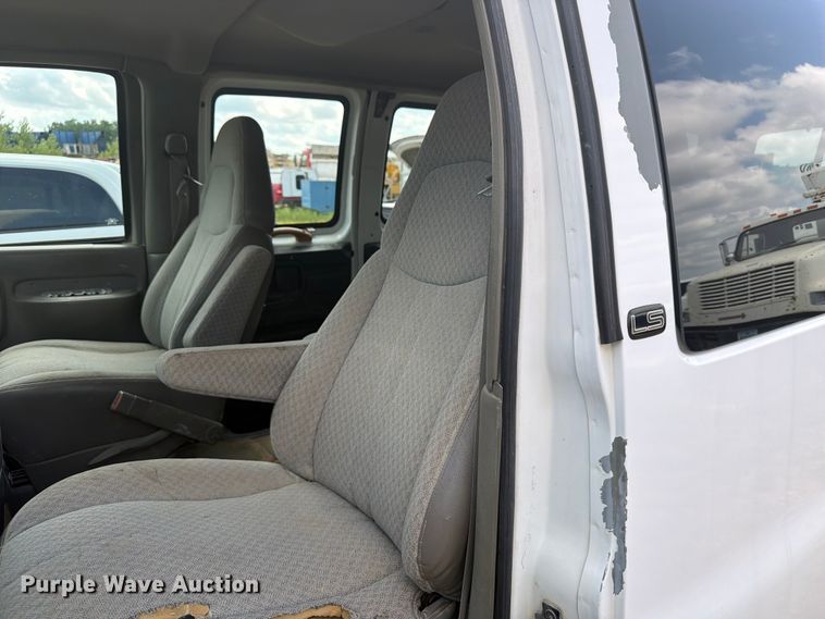 image for item FB5911 1999 Chevrolet Express 3500 van