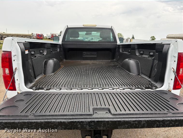 image for item FB5932 2012 Chevrolet Silverado 2500HD pickup truck