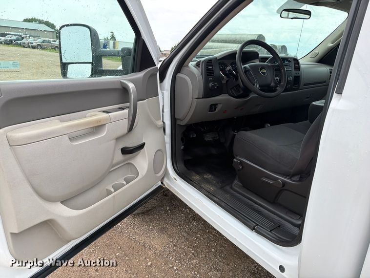 image for item FB5932 2012 Chevrolet Silverado 2500HD pickup truck