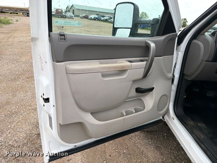 image for item FB5932 2012 Chevrolet Silverado 2500HD pickup truck