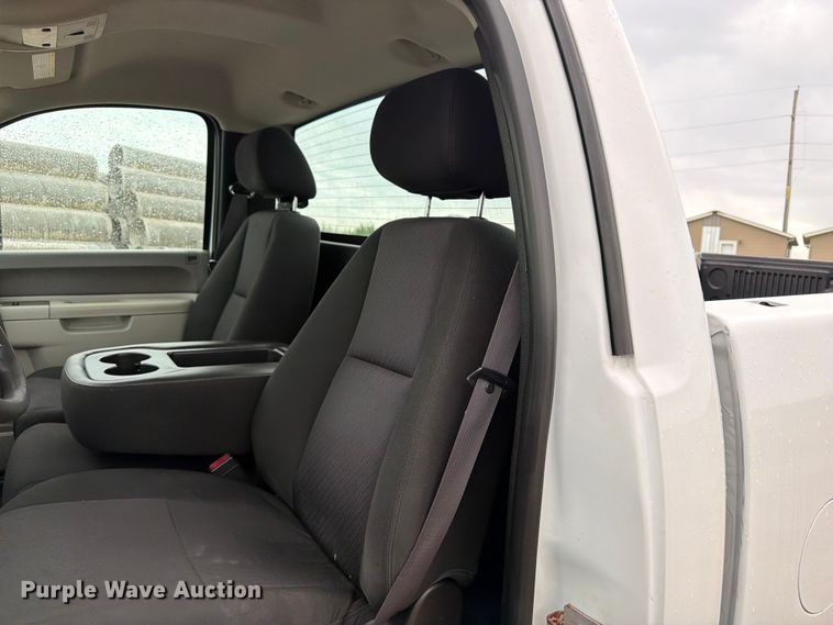 image for item FB5932 2012 Chevrolet Silverado 2500HD pickup truck