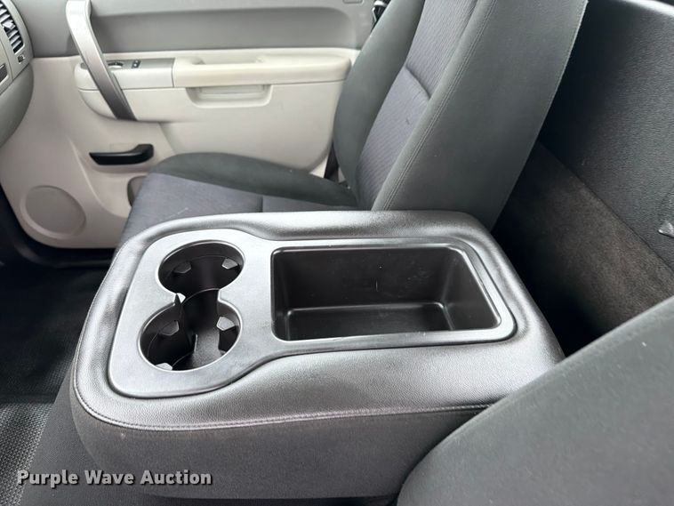 image for item FB5932 2012 Chevrolet Silverado 2500HD pickup truck