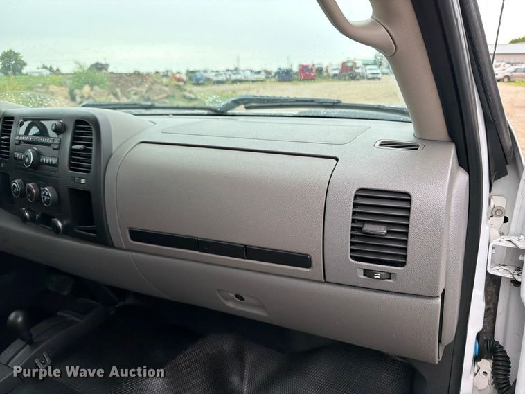 image for item FB5932 2012 Chevrolet Silverado 2500HD pickup truck