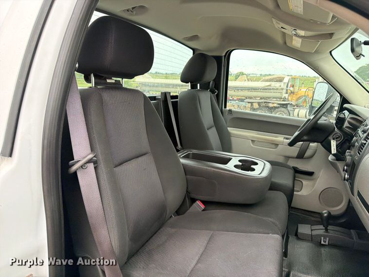 image for item FB5932 2012 Chevrolet Silverado 2500HD pickup truck