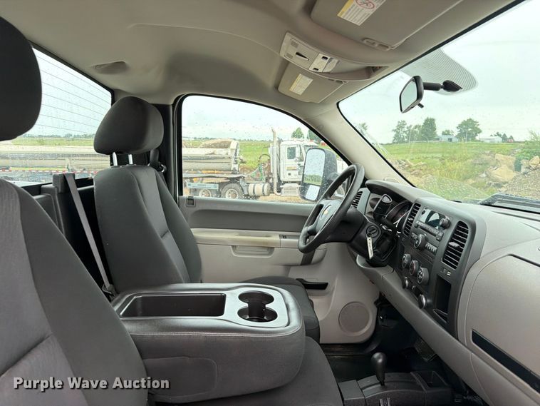 image for item FB5932 2012 Chevrolet Silverado 2500HD pickup truck