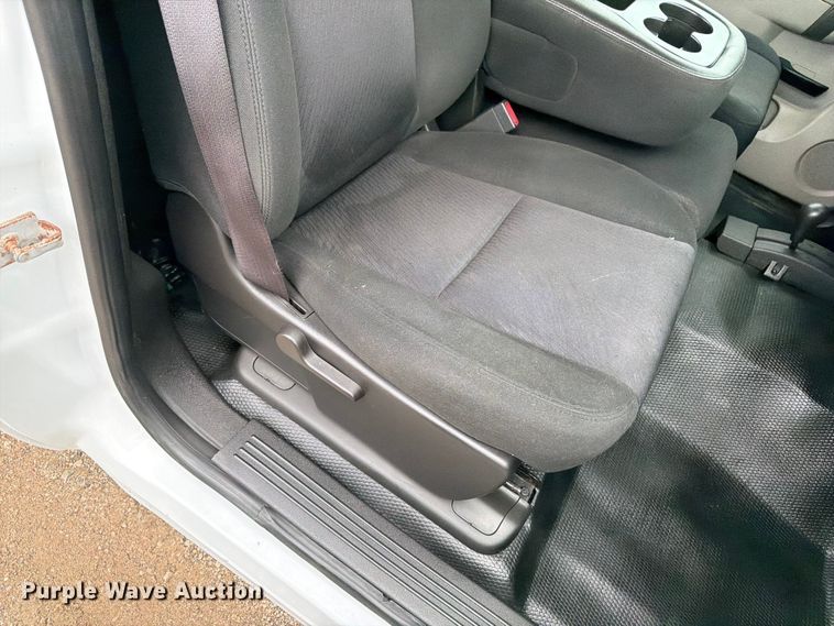 image for item FB5932 2012 Chevrolet Silverado 2500HD pickup truck