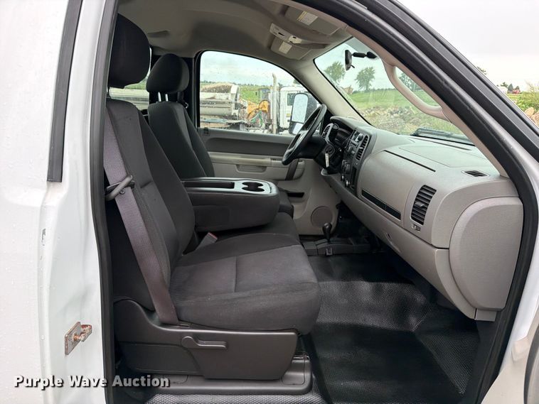 image for item FB5932 2012 Chevrolet Silverado 2500HD pickup truck