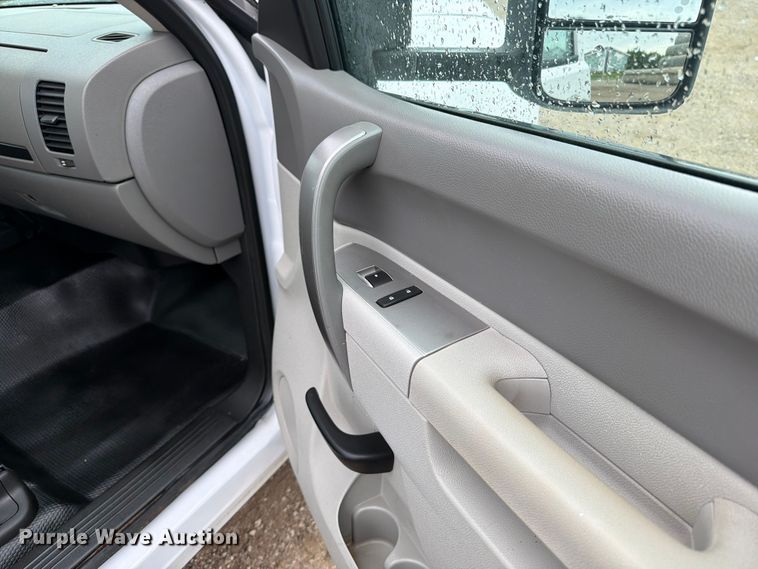 image for item FB5932 2012 Chevrolet Silverado 2500HD pickup truck