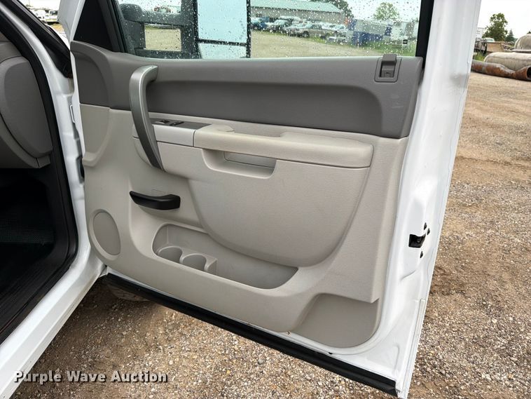 image for item FB5932 2012 Chevrolet Silverado 2500HD pickup truck