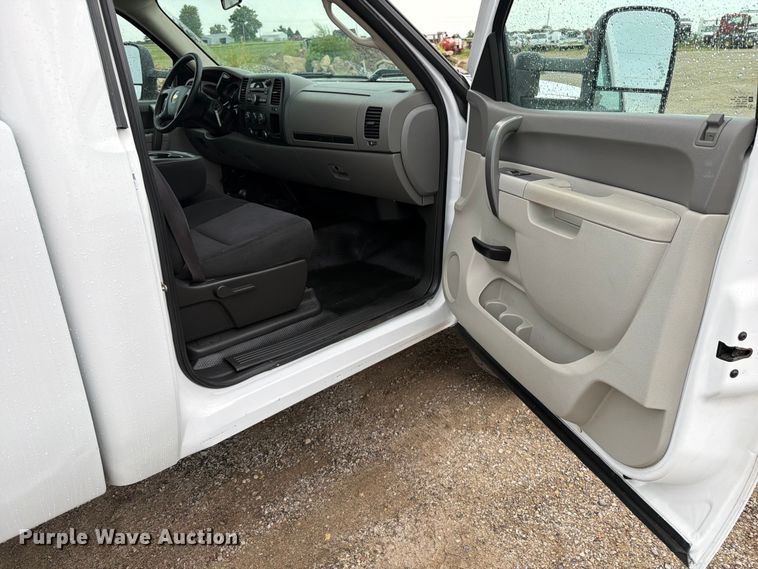 image for item FB5932 2012 Chevrolet Silverado 2500HD pickup truck