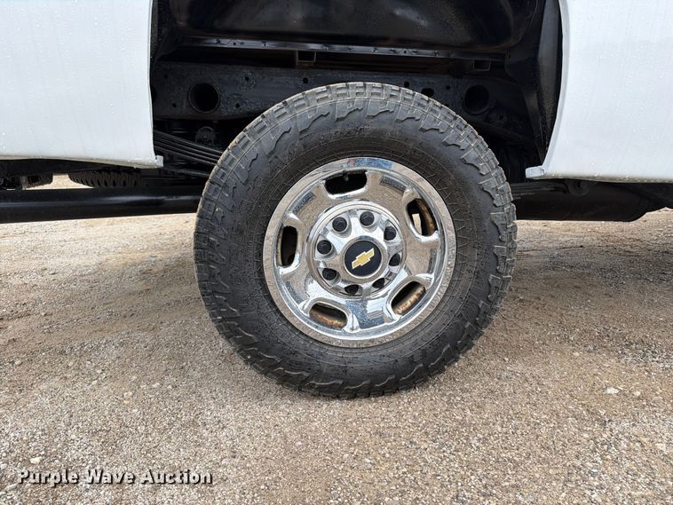 image for item FB5932 2012 Chevrolet Silverado 2500HD pickup truck