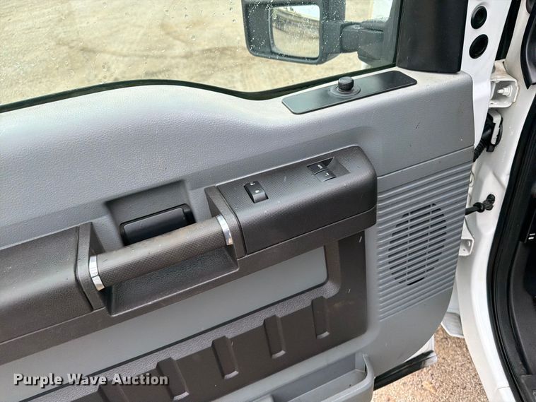 image for item FB5933 2011 Ford F250 Super Duty Ext. Cab pickup truck