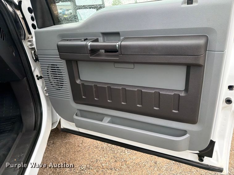 image for item FB5933 2011 Ford F250 Super Duty Ext. Cab pickup truck