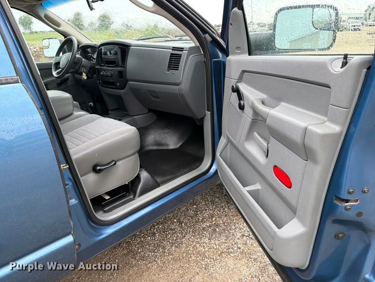image for item FB5934 2006 Dodge Ram 2500 Ext. Cab pickup truck