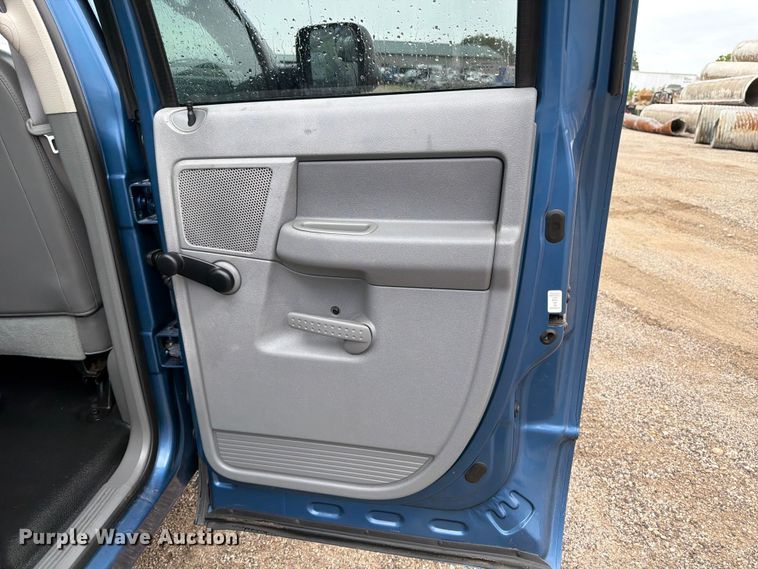 image for item FB5934 2006 Dodge Ram 2500 Ext. Cab pickup truck