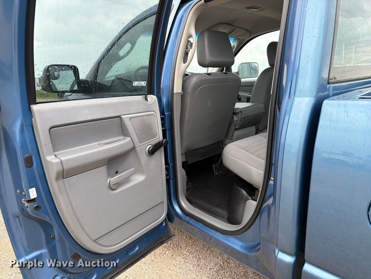 image for item FB5934 2006 Dodge Ram 2500 Ext. Cab pickup truck