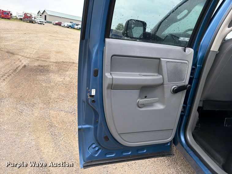 image for item FB5934 2006 Dodge Ram 2500 Ext. Cab pickup truck