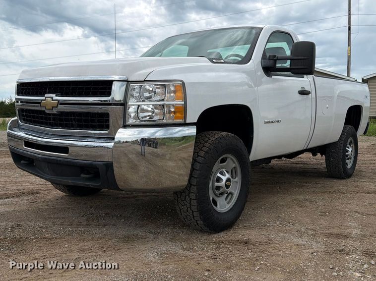 image for item FB5935 2010 Chevrolet Silverado 3500HD pickup truck