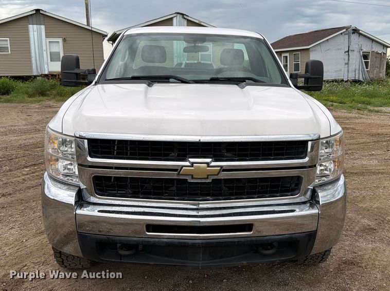 image for item FB5935 2010 Chevrolet Silverado 3500HD pickup truck