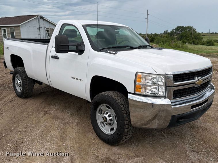 image for item FB5935 2010 Chevrolet Silverado 3500HD pickup truck