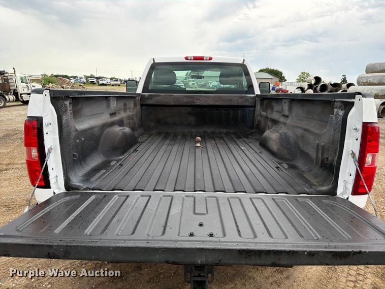 image for item FB5935 2010 Chevrolet Silverado 3500HD pickup truck