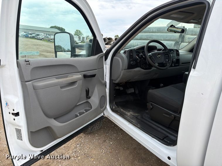 image for item FB5935 2010 Chevrolet Silverado 3500HD pickup truck