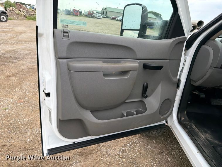 image for item FB5935 2010 Chevrolet Silverado 3500HD pickup truck