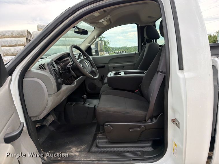 image for item FB5935 2010 Chevrolet Silverado 3500HD pickup truck