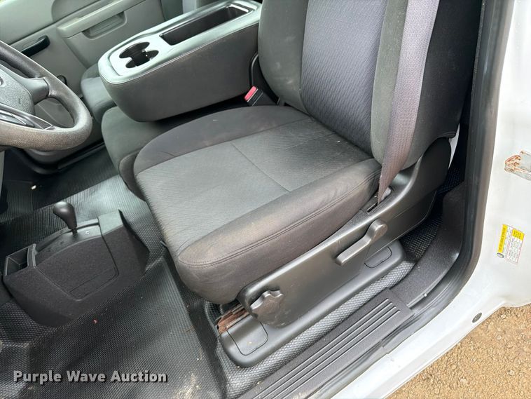 image for item FB5935 2010 Chevrolet Silverado 3500HD pickup truck