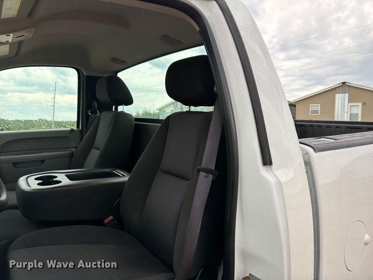 image for item FB5935 2010 Chevrolet Silverado 3500HD pickup truck