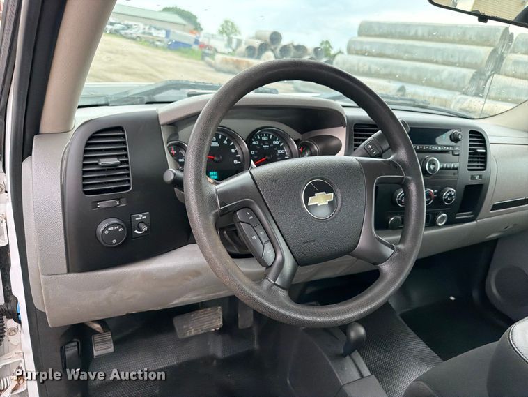 image for item FB5935 2010 Chevrolet Silverado 3500HD pickup truck