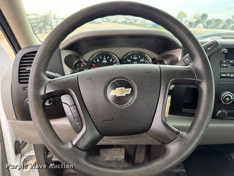 image for item FB5935 2010 Chevrolet Silverado 3500HD pickup truck