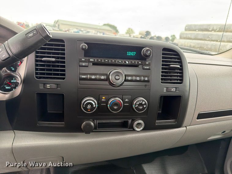 image for item FB5935 2010 Chevrolet Silverado 3500HD pickup truck