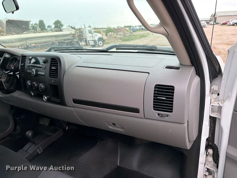 image for item FB5935 2010 Chevrolet Silverado 3500HD pickup truck