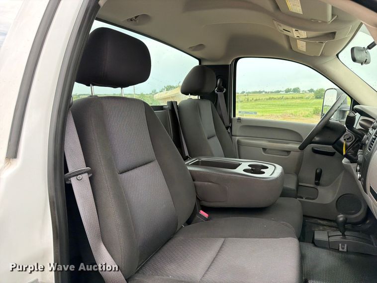 image for item FB5935 2010 Chevrolet Silverado 3500HD pickup truck