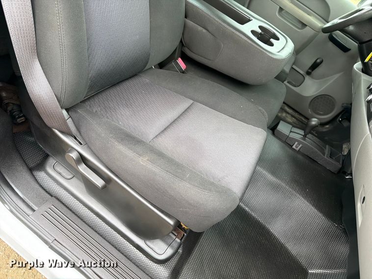 image for item FB5935 2010 Chevrolet Silverado 3500HD pickup truck