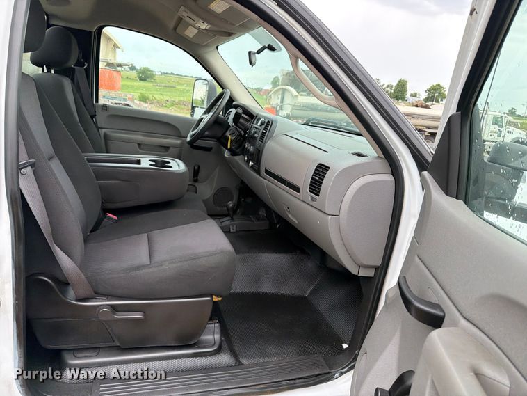 image for item FB5935 2010 Chevrolet Silverado 3500HD pickup truck
