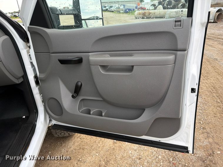 image for item FB5935 2010 Chevrolet Silverado 3500HD pickup truck