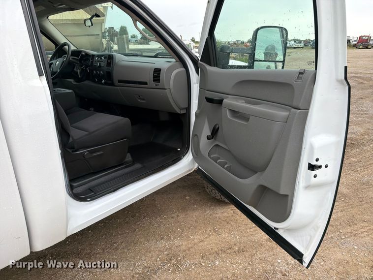 image for item FB5935 2010 Chevrolet Silverado 3500HD pickup truck