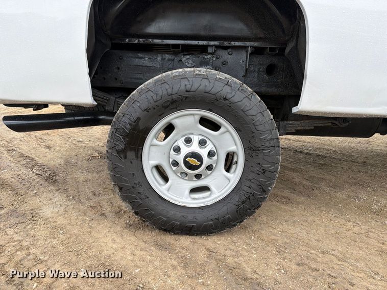 image for item FB5935 2010 Chevrolet Silverado 3500HD pickup truck