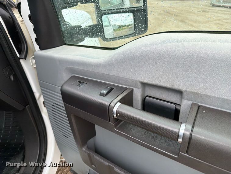 image for item FB5936 2012 Ford F250 pickup truck