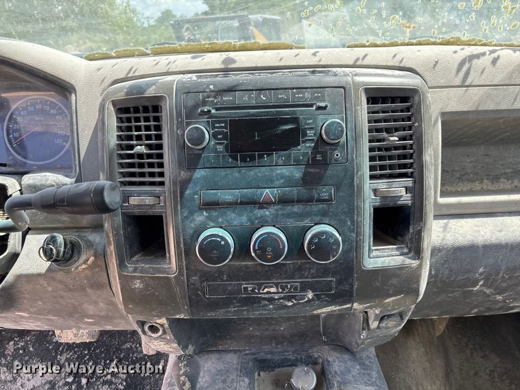 image for item FC1831 2010 Dodge Ram 2500 flatbed pickup truck