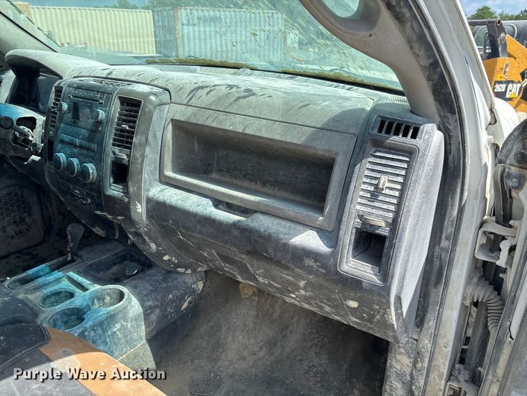 image for item FC1831 2010 Dodge Ram 2500 flatbed pickup truck