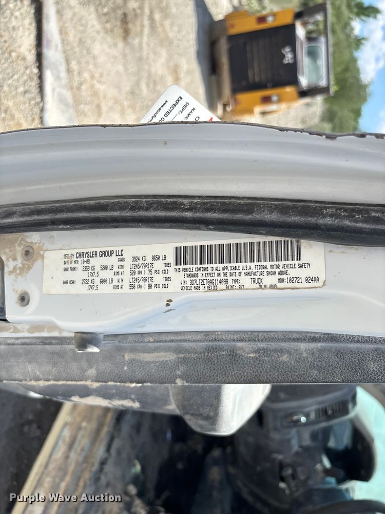 image for item FC1831 2010 Dodge Ram 2500 flatbed pickup truck
