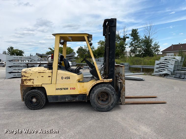 image for item FC3307 2001 Hyster H110XM forklift