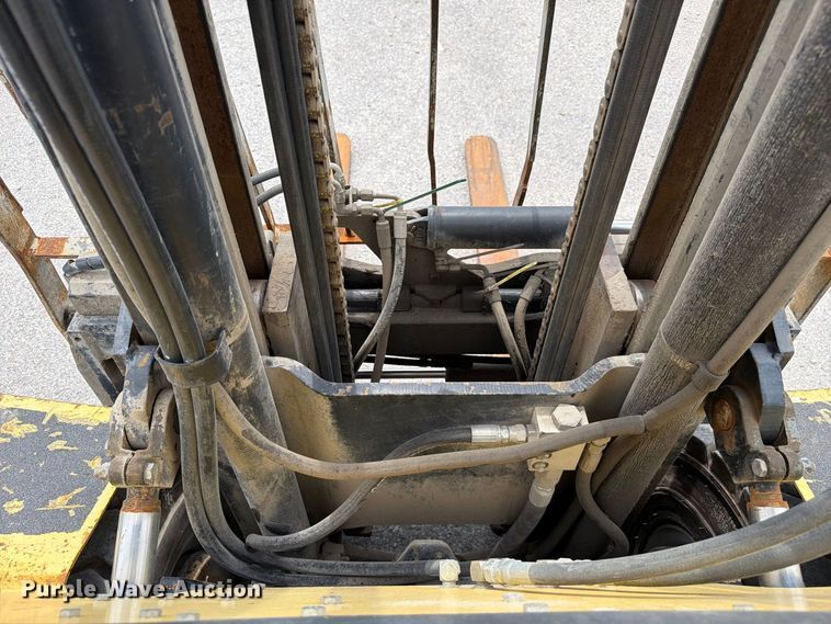 image for item FC3307 2001 Hyster H110XM forklift