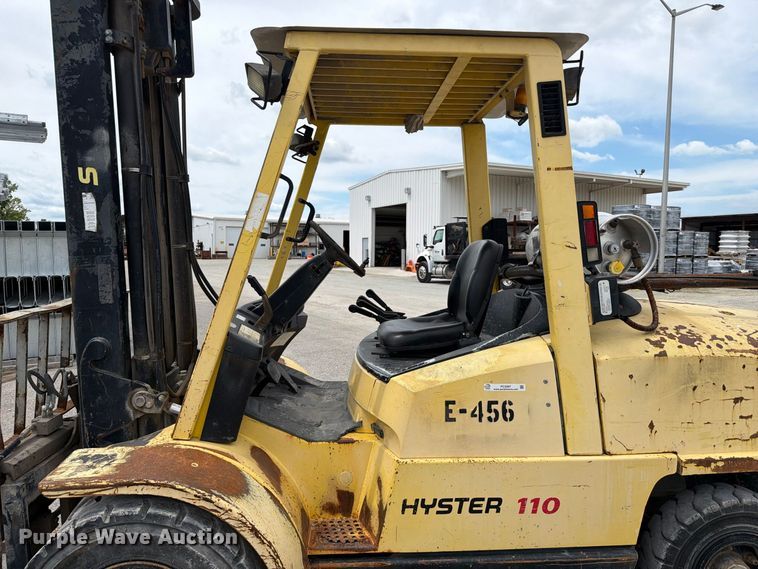 image for item FC3307 2001 Hyster H110XM forklift